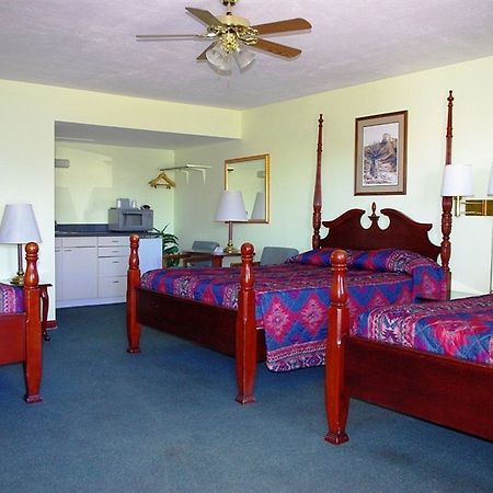 Blue Spruce Motel Lamar Номер фото
