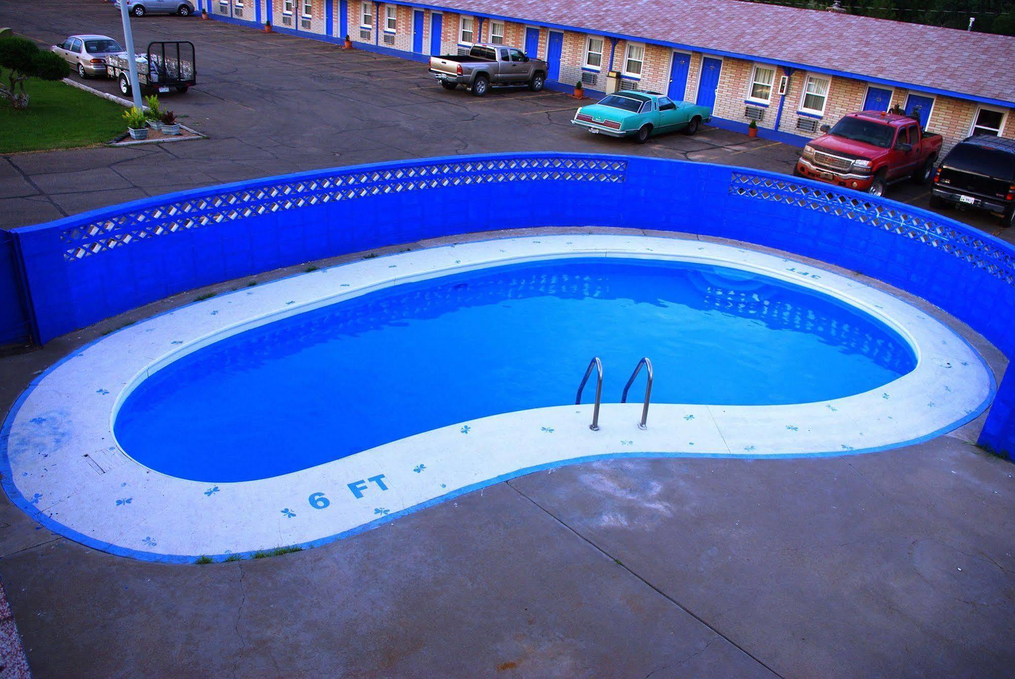 Blue Spruce Motel Lamar Зручності фото
