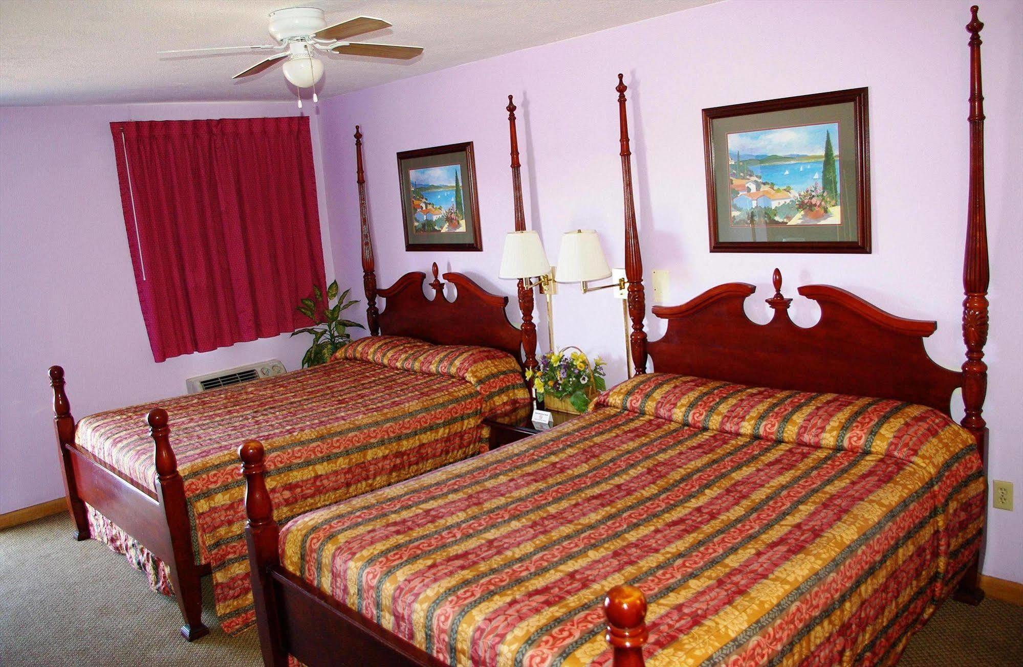 Blue Spruce Motel Lamar Номер фото